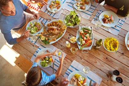 Quel format de table de jardin privilégier pour les grandes tablées estivales ?